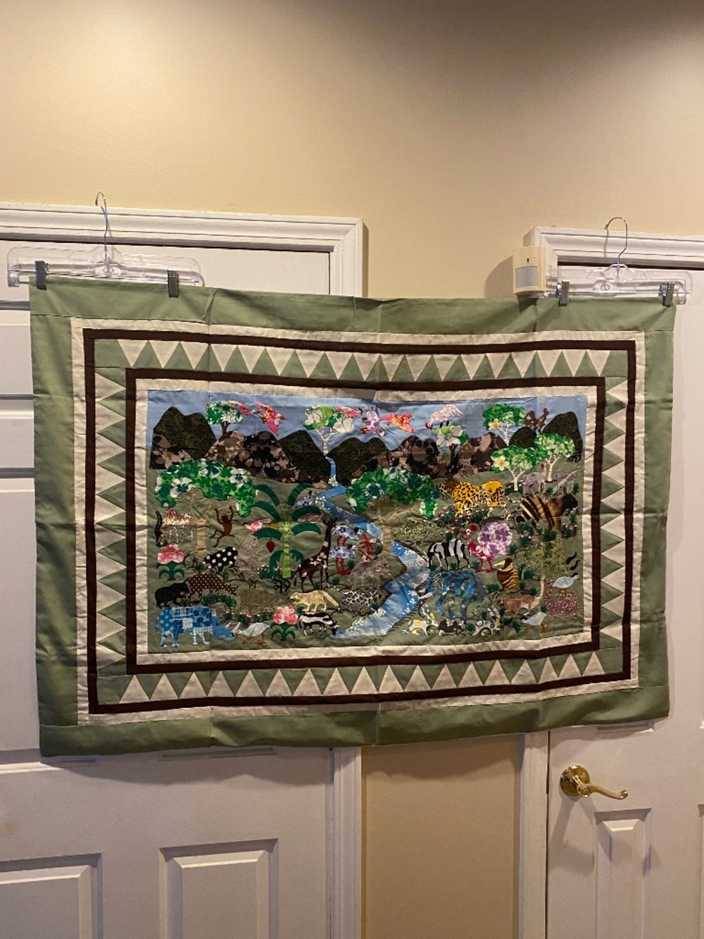 Quilt-style wall hanging with animal designs for decorating a child's room (New)